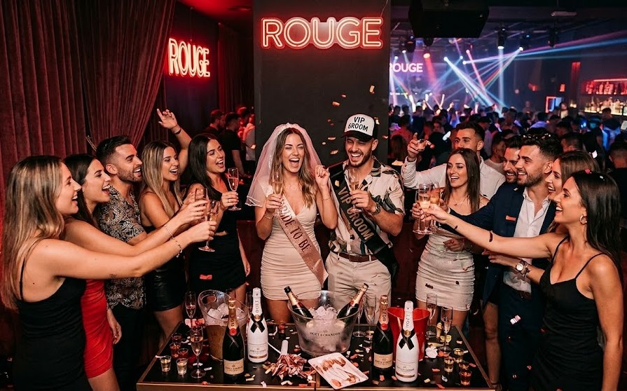 Despedida de soltero y soltera en el reservado VIP de Rouge
